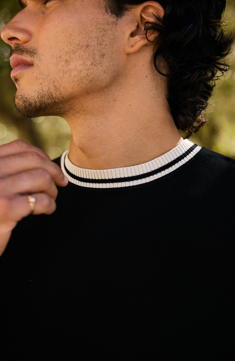 Riccio Slim Knit Tipped Tee in Black