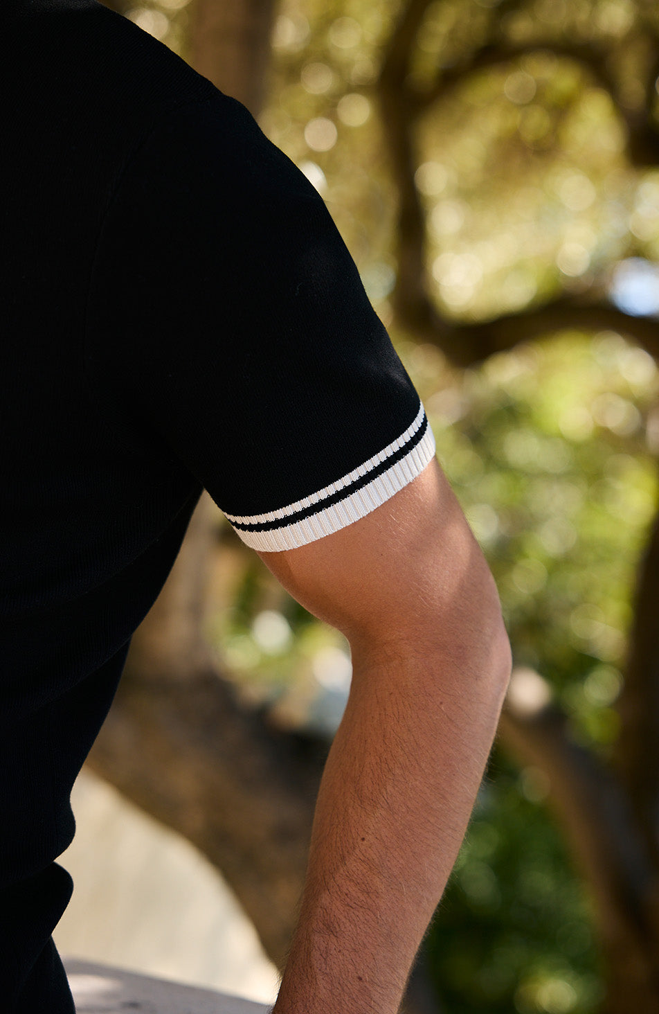 Riccio Slim Knit Tipped Tee in Black