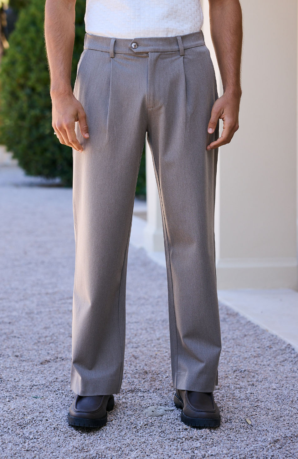 Como Relaxed Fit Pleated Tailored Trousers in Taupe