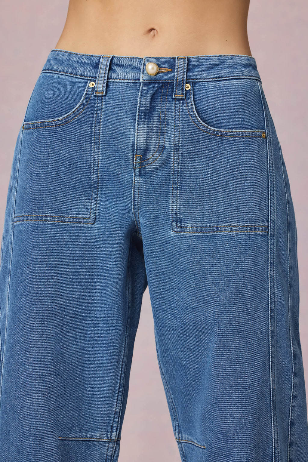 Mid-Rise Barrel-Leg Jeans in Mid-Blue Wash